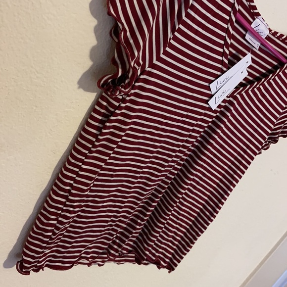 LIVI. Striped V neck. - Picture 2 of 4